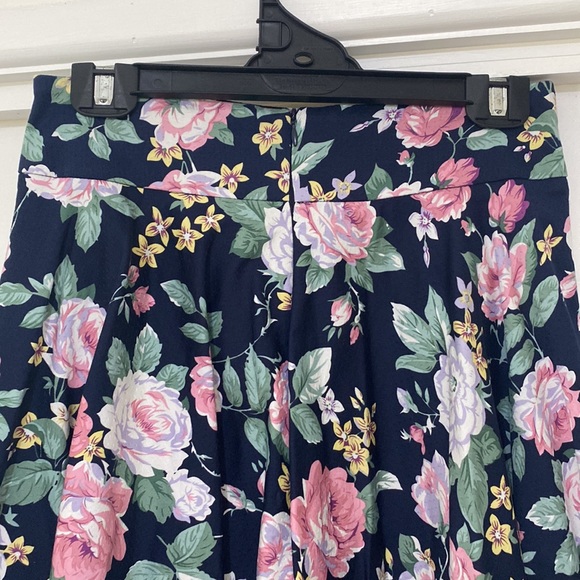 Review Size 10 Floral Skirt - Picture 5 of 8